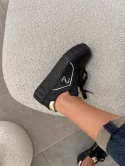 Czarne sneakersy ze złotymi wstawkami