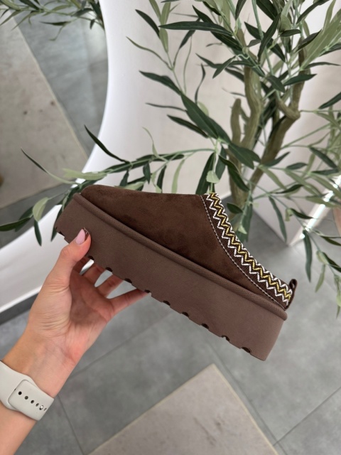 Czekoladowe śniegowce na platformie