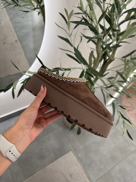 Czekoladowe śniegowce na platformie