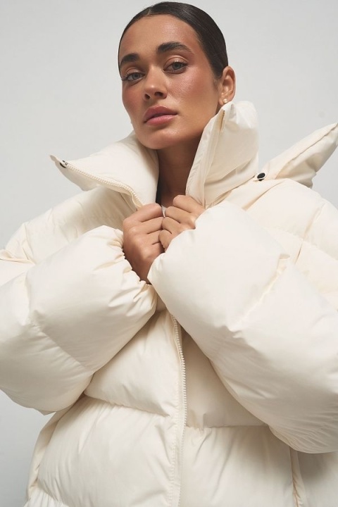 Kurtka puchowa oversize mleczna MBOCHAROVA