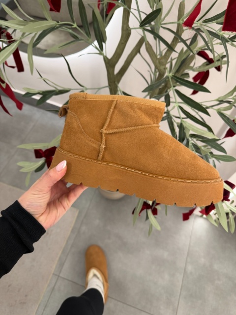 Botki na platformie Emu karmelowe