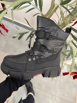 Czarne śniegowce damskie na grubej podeszwie