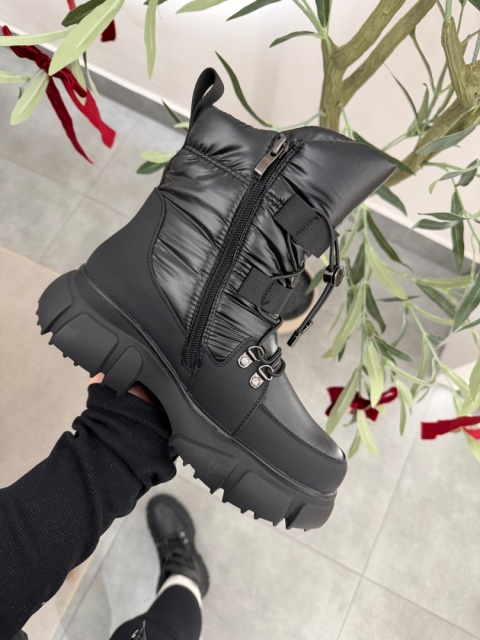 Czarne śniegowce damskie na grubej podeszwie