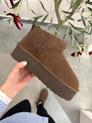 Czekoladowe botki na platformie EMU