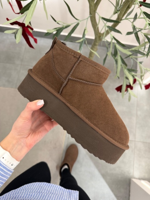 Czekoladowe botki na platformie EMU