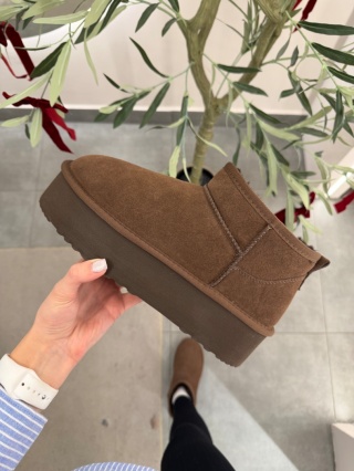 Czekoladowe botki na platformie EMU