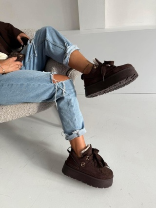 Czekoladowe ocieplane adidasy