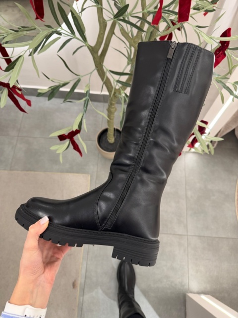 Klasyczne kozaki z wysoką cholewką czarne