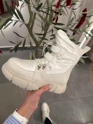 Perłowe śniegowce damskie na grubej podeszwie