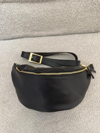 SKÓRZANA NERKA CZARNA