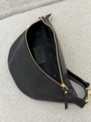 SKÓRZANA NERKA CZARNA