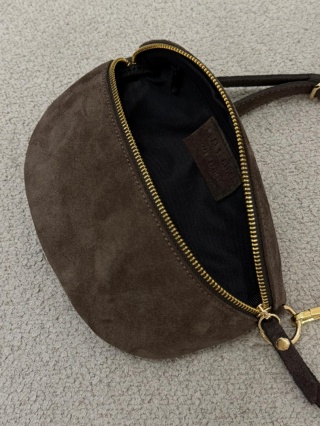 SKÓRZANA NERKA ZAMSZOWA CIEMNY BRĄZ