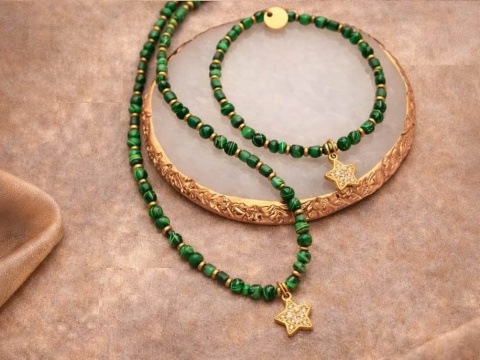 Naszyjnik z malachitami i muszlą N97680