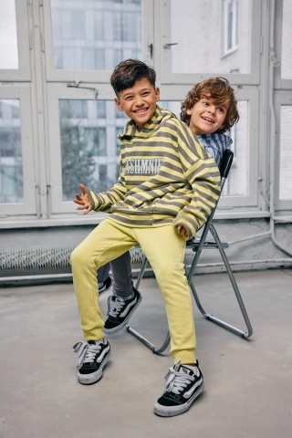 Spodnie dresowe WOLF żółte