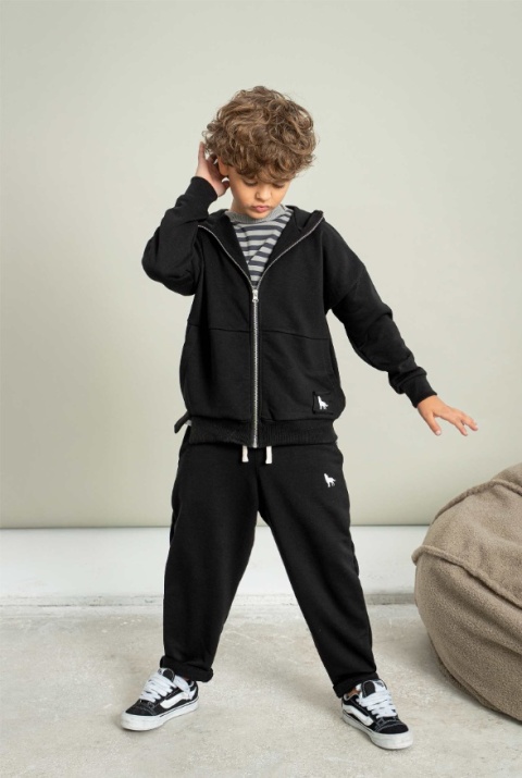 Spodnie dresowe comfort WOLF czarne