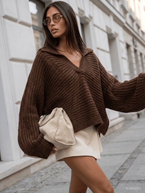 Sweter Cocomore z szerokim kołnierzem – brązowy
